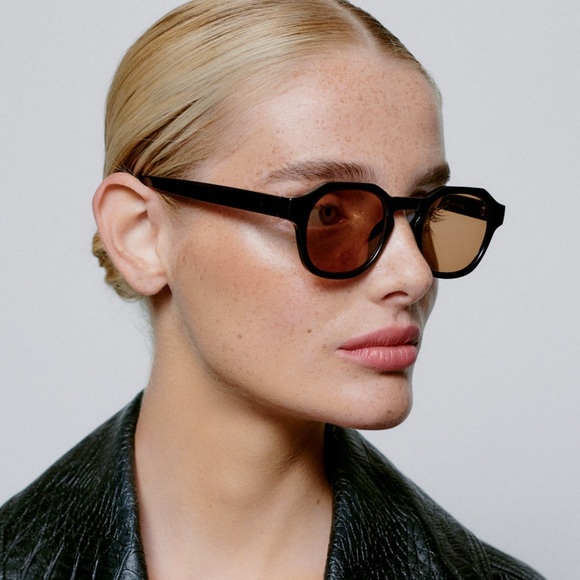 AKJAERBEDE • Black Zan Sunglasses